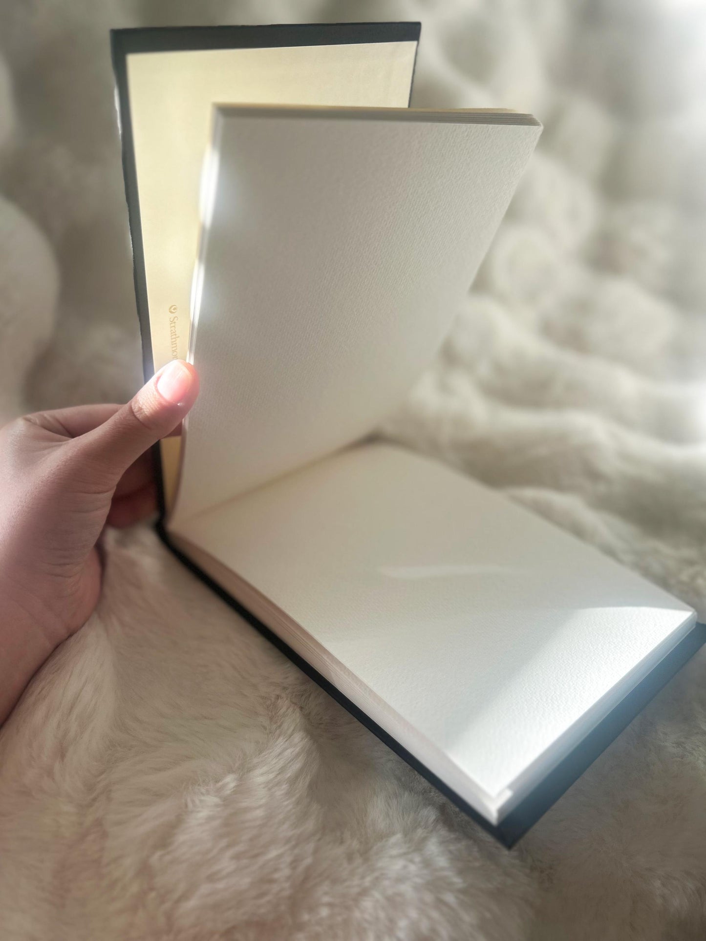 Feyre's Watercolor/Sketchbook from ACOTAR - Watercolor flip book